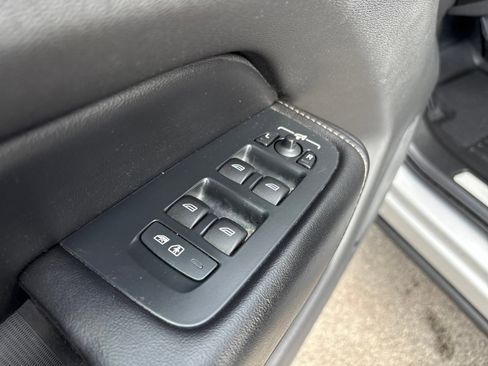 Certified 2022 Volvo XC60 B5 Inscription w/ Climate Package image 13