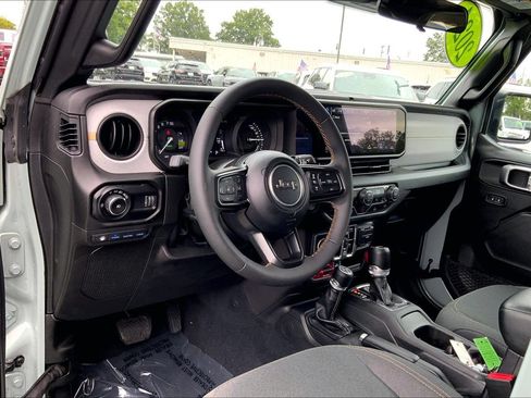 Certified 2024 Jeep Wrangler Unlimited AWD/4WD image 14