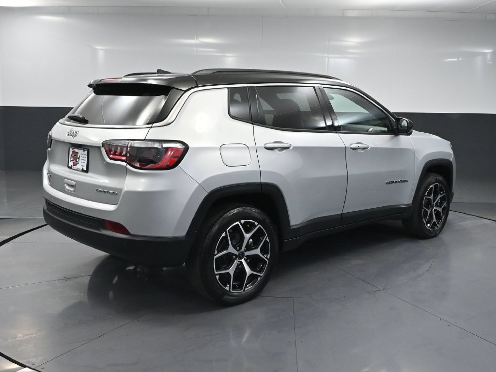 Used 2025 Jeep Compass Limited AWD/4WD image 4