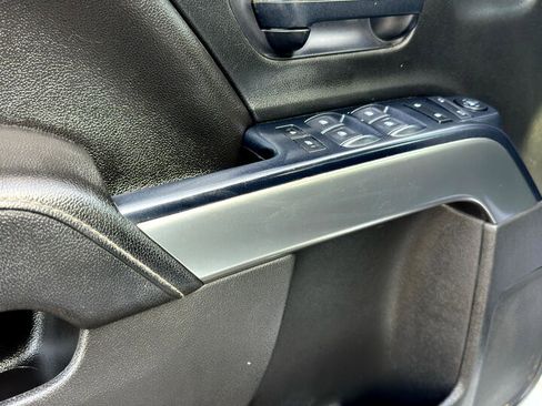 Used 2018 Chevrolet Silverado 1500 LT w/ LT Eassist Package image 18