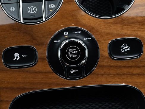 Used 2024 Bentley Bentayga Extended Wheelbase AWD/4WD image 35