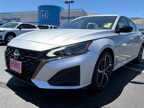 Used 2024 Nissan Altima 2.5 SR FWD image 7