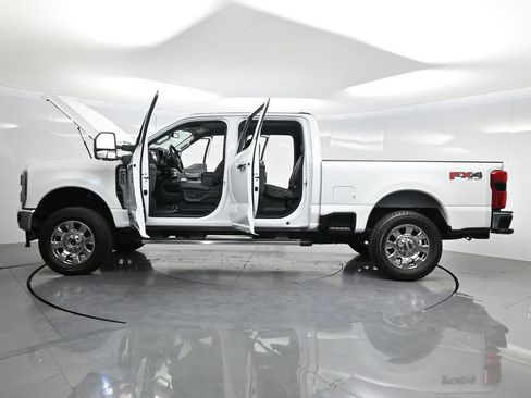 Used 2025 Ford F250 Lariat w/ Chrome Package AWD/4WD image 39