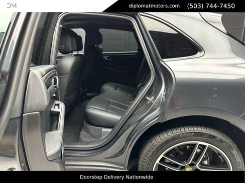 Used 2020 Porsche Macan S w/ Premium Package Plus image 20