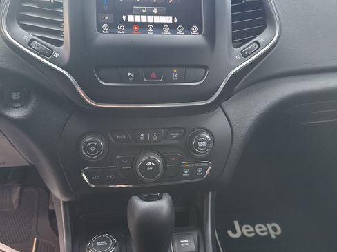 Used 2021 Jeep Cherokee Latitude Plus image 13