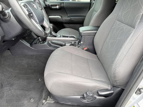 Used 2017 Toyota Tacoma TRD Sport w/ Premium & Technology Package AWD/4WD image 33