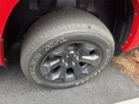 Used 2025 RAM 1500 Big Horn AWD/4WD image 10