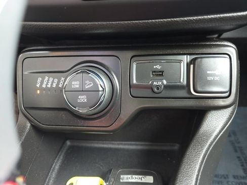 Certified 2022 Jeep Renegade Trailhawk AWD/4WD image 25