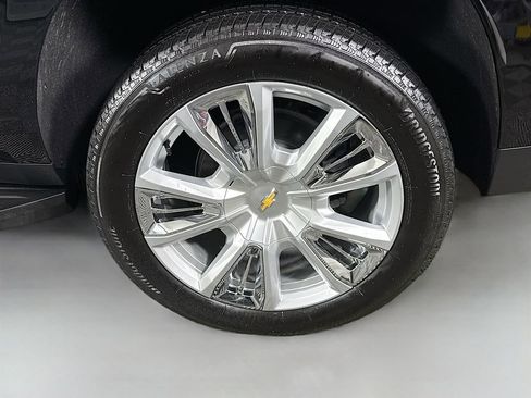 Used 2024 Chevrolet Suburban High Country w/ Advanced Technology Package image 36