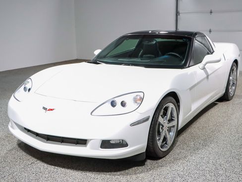 Used 2009 Chevrolet Corvette Coupe w/ Z51 Performance Package RWD image 26