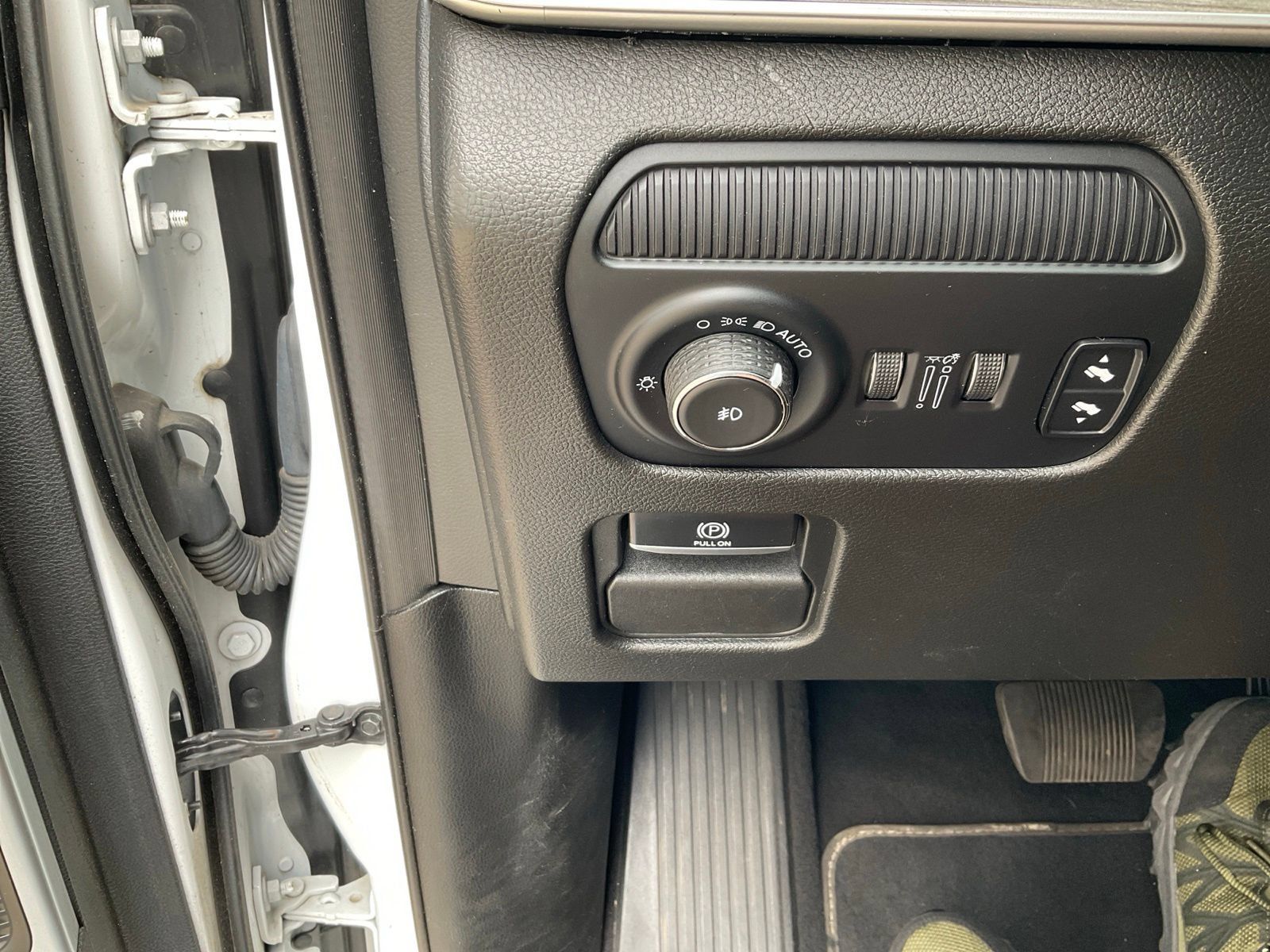 Used 2022 Jeep Wagoneer Series III AWD/4WD image 13