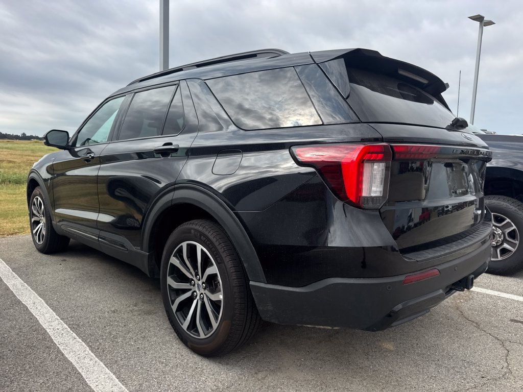 Used 2025 Ford Explorer ST-Line AWD/4WD image 9