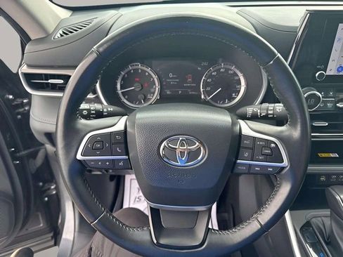 Used 2023 Toyota Highlander XLE image 7