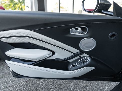 Used 2021 Aston Martin V8 Vantage Roadster image 24