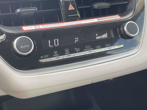 Used 2025 Toyota Corolla LE FWD image 17