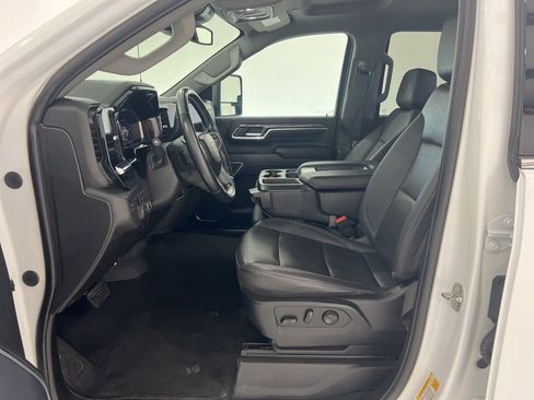 Used 2024 Chevrolet Silverado 2500 LTZ image 17