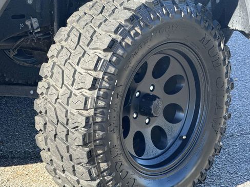 Used 2022 Jeep Gladiator Sport image 12