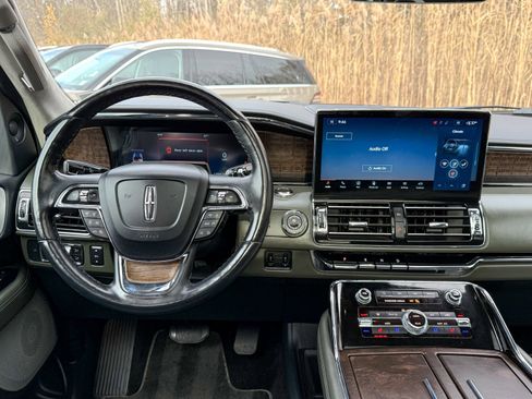 Used 2022 Lincoln Navigator Black Label image 24