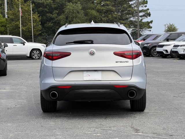Used 2021 Alfa Romeo Stelvio Sprint w/ Nero Edizione RWD image 4