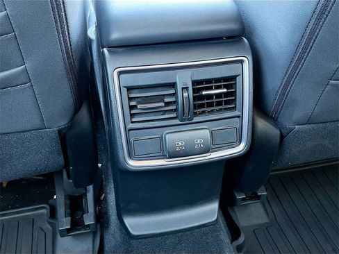 Used 2022 Subaru Forester Premium image 25