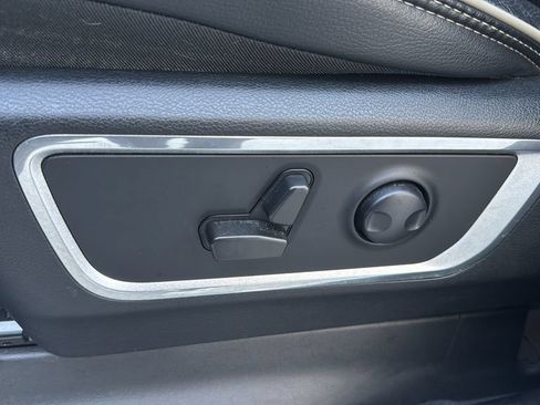 Used 2022 RAM 1500 Laramie AWD/4WD image 11