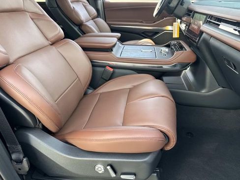 New 2026 Lincoln Navigator L Reserve AWD/4WD image 9