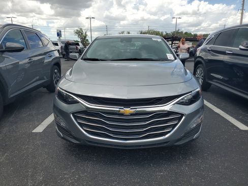 Used 2025 Chevrolet Malibu LT image 2
