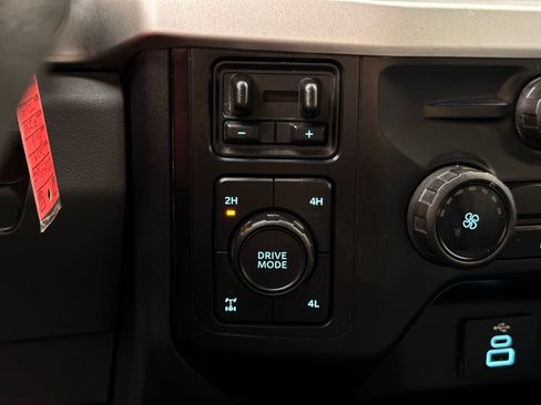 Used 2023 Ford F250 XL w/ STX Appearance Package image 41