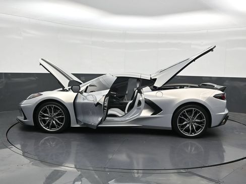 Used 2024 Chevrolet Corvette Stingray Coupe w/ Z51 Performance Package RWD image 33
