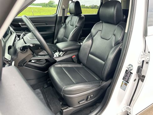 Used 2025 Kia Telluride S FWD image 11