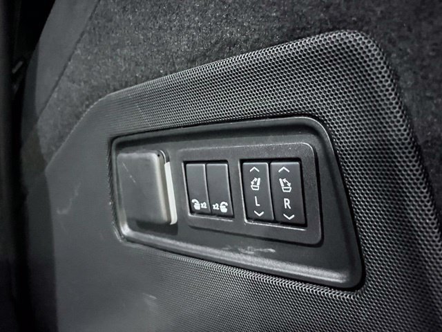 Used 2025 Cadillac Escalade Sport Platinum AWD/4WD image 9