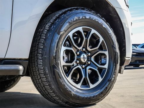 Used 2024 Ford Expedition XLT image 9