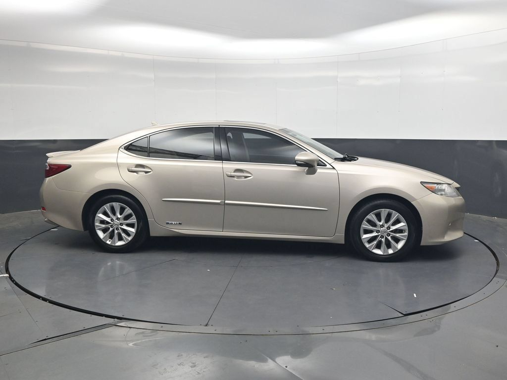 Used 2013 Lexus ES 300h w/ Luxury Pkg FWD image 3