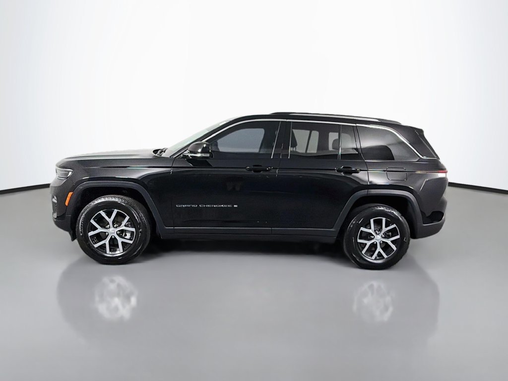 Used 2024 Jeep Grand Cherokee Limited AWD/4WD image 4