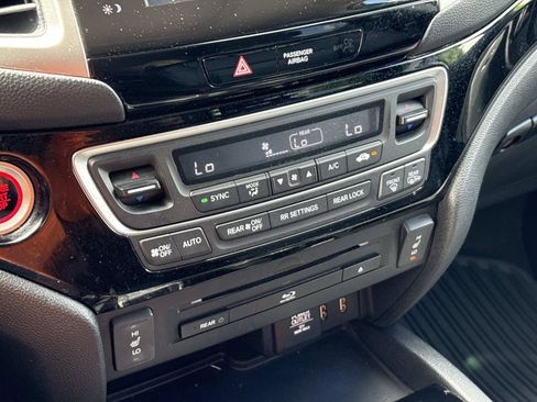 Used 2018 Honda Pilot Touring image 25