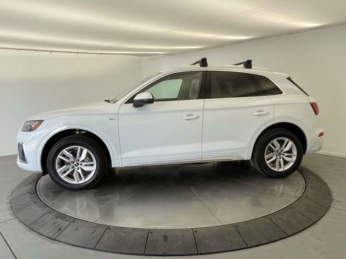 Certified 2023 Audi Q5 2.0T Premium w/ Convenience Package AWD/4WD image 2