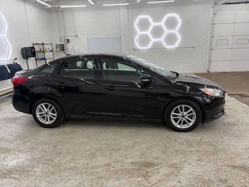 Used 2018 Ford Focus SE w/ Cold Weather Package image 4