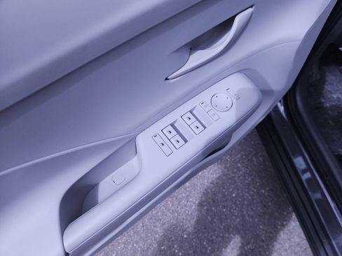 Used 2025 Hyundai Kona SEL AWD/4WD image 11