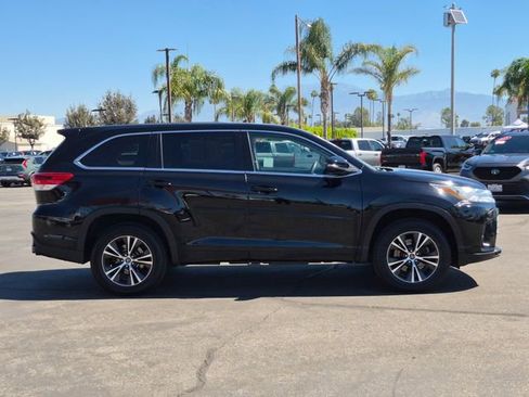 Used 2018 Toyota Highlander LE image 4