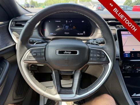 Used 2024 Jeep Grand Cherokee L Limited AWD/4WD image 16