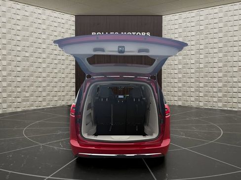 Certified 2024 Chrysler Pacifica Limited FWD image 35