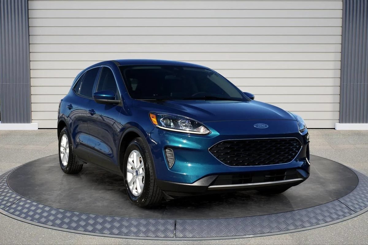 Used 2020 Ford Escape SE FWD image 1