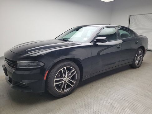 Used 2019 Dodge Charger SXT image 2