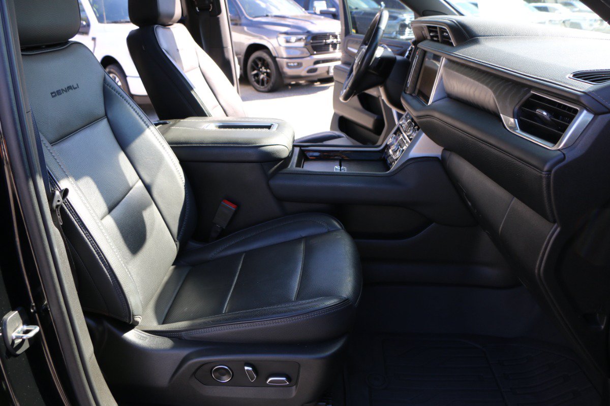 Used 2021 GMC Yukon XL Denali w/ Denali Premium Package AWD/4WD image 31