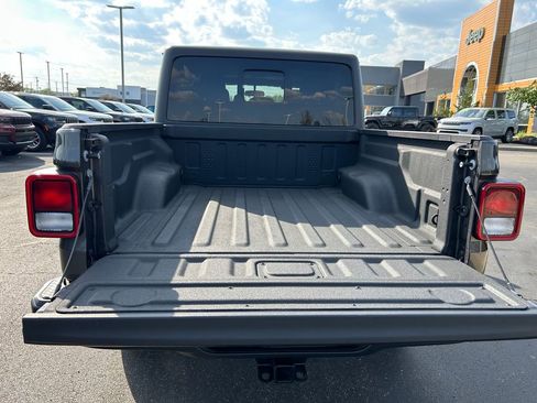 Used 2023 Jeep Gladiator Sport AWD/4WD image 24