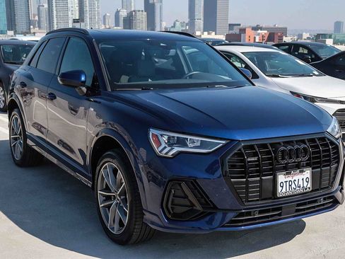 Used 2025 Audi Q3 2.0T Premium w/ Convenience Package image 3