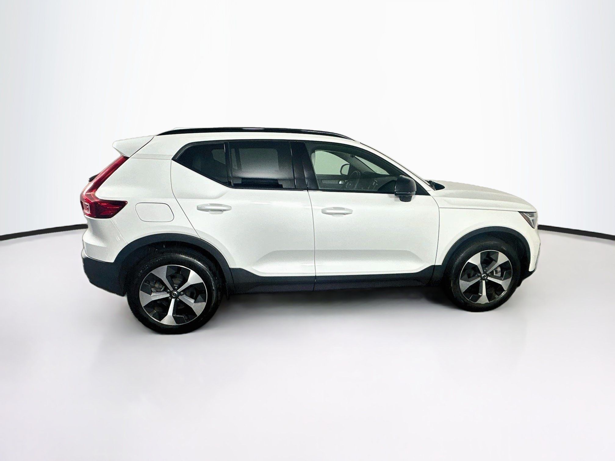 Used 2023 Volvo XC40 B4 Ultimate FWD image 10