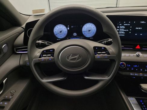 Used 2024 Hyundai Elantra SEL FWD image 22