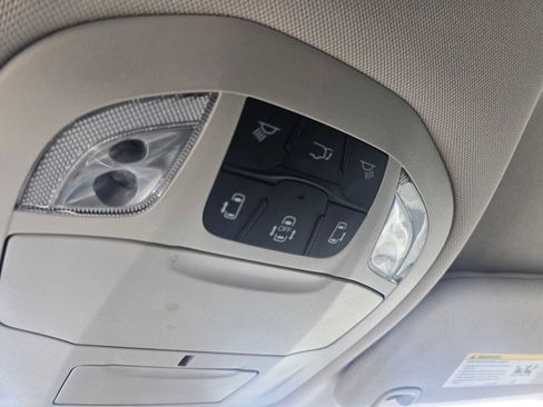 Used 2023 Chrysler Pacifica Touring-L FWD image 34