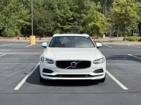 Used 2017 Volvo S90 T5 Momentum w/ Convenience Package FWD image 2